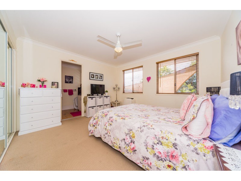2/15 Harley Street, Labrador QLD 4215