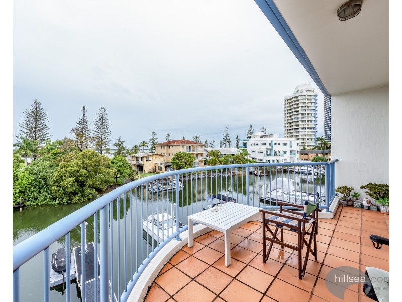 15/9-13 Madang Crescent, Runaway Bay QLD 4216
