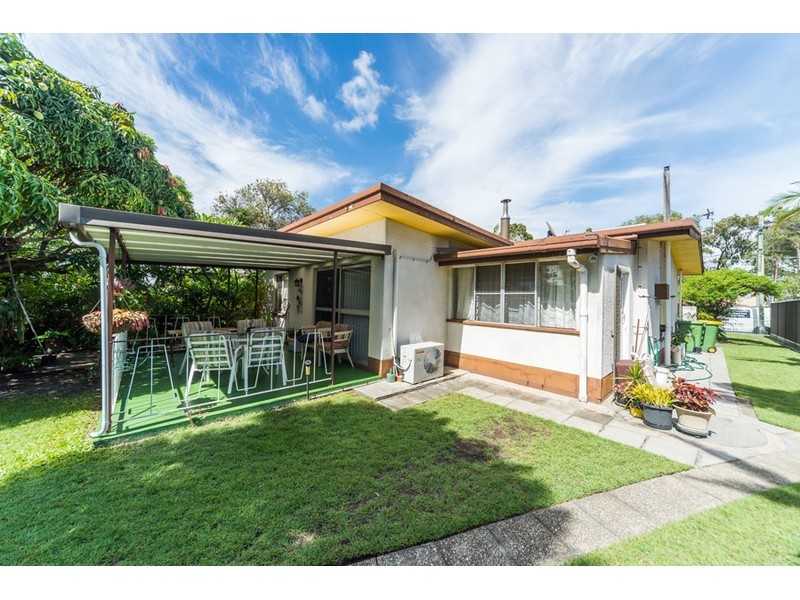 18 Barnard Street, Biggera Waters QLD 4216