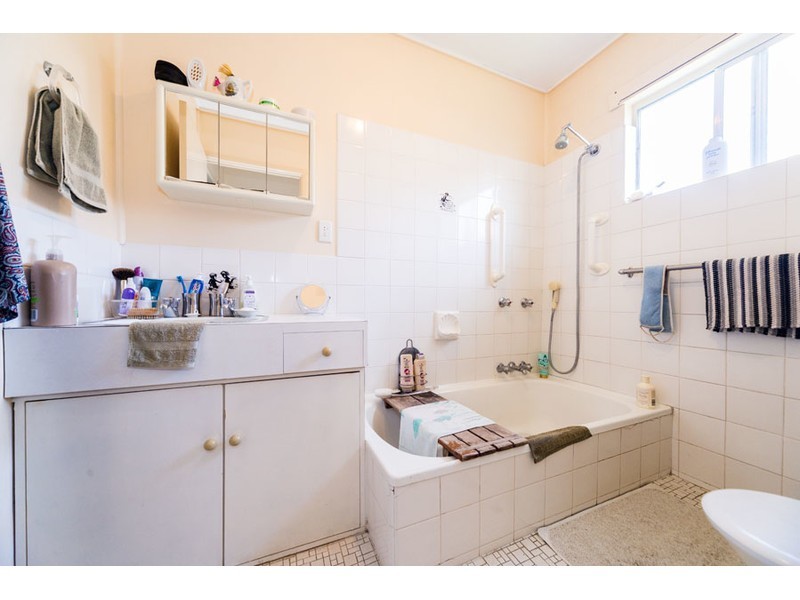 18 Barnard Street, Biggera Waters QLD 4216