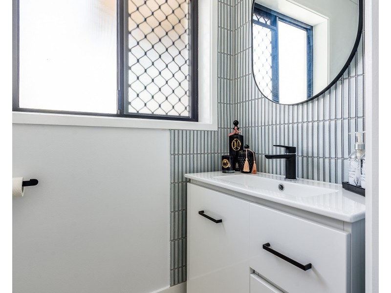 172 Morala Avenue, Runaway Bay QLD 4216