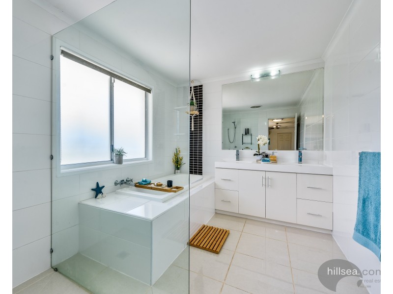 172 Morala Avenue, Runaway Bay QLD 4216