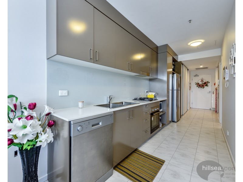 204/17 Bath Street, Labrador QLD 4215