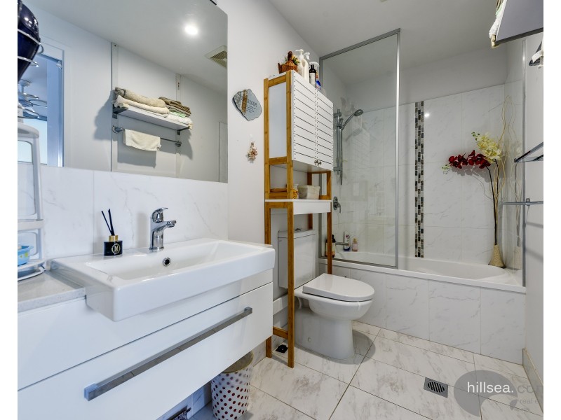 204/17 Bath Street, Labrador QLD 4215