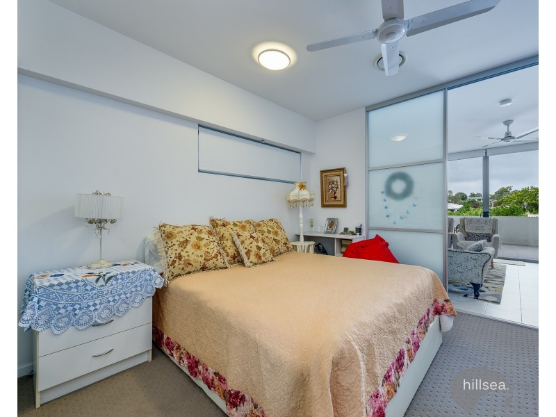 204/17 Bath Street, Labrador QLD 4215