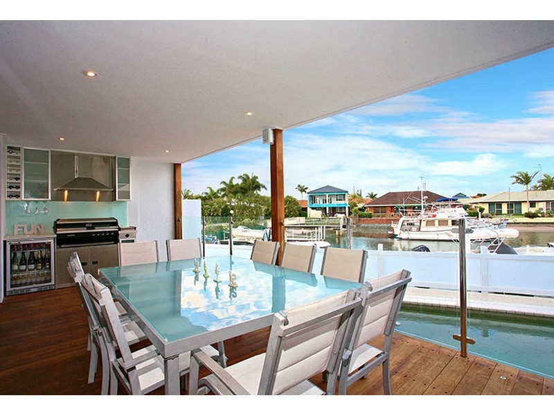 7 Samarai Avenue, Runaway Bay QLD 4216