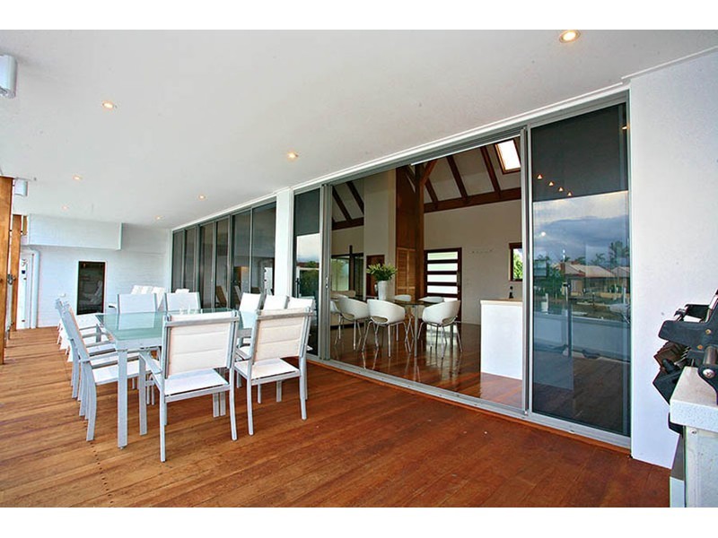 7 Samarai Avenue, Runaway Bay QLD 4216