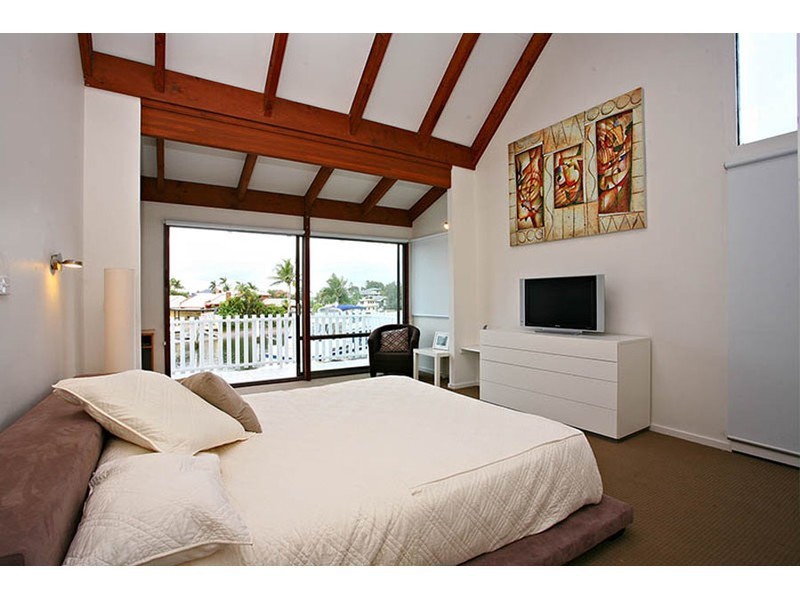 7 Samarai Avenue, Runaway Bay QLD 4216