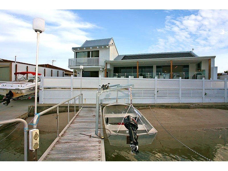 7 Samarai Avenue, Runaway Bay QLD 4216