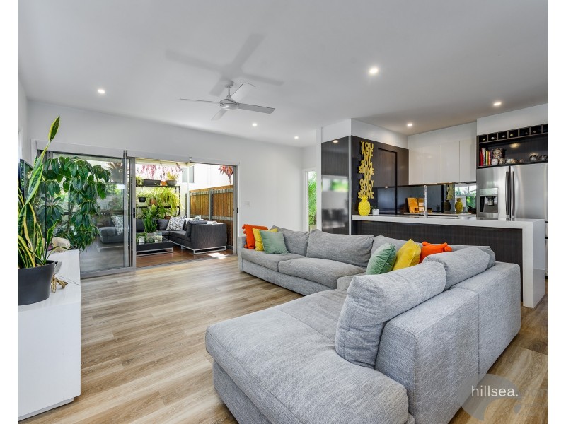 2/20 Ray Street, Runaway Bay QLD 4216