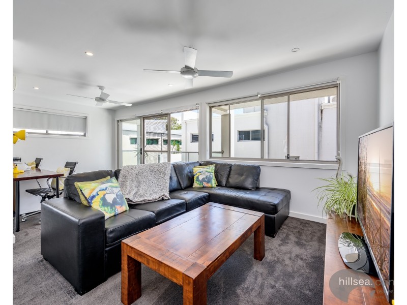 2/20 Ray Street, Runaway Bay QLD 4216