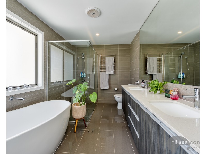 2/20 Ray Street, Runaway Bay QLD 4216