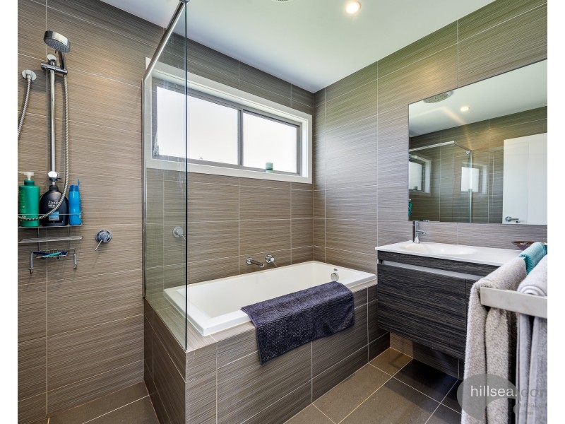 2/20 Ray Street, Runaway Bay QLD 4216