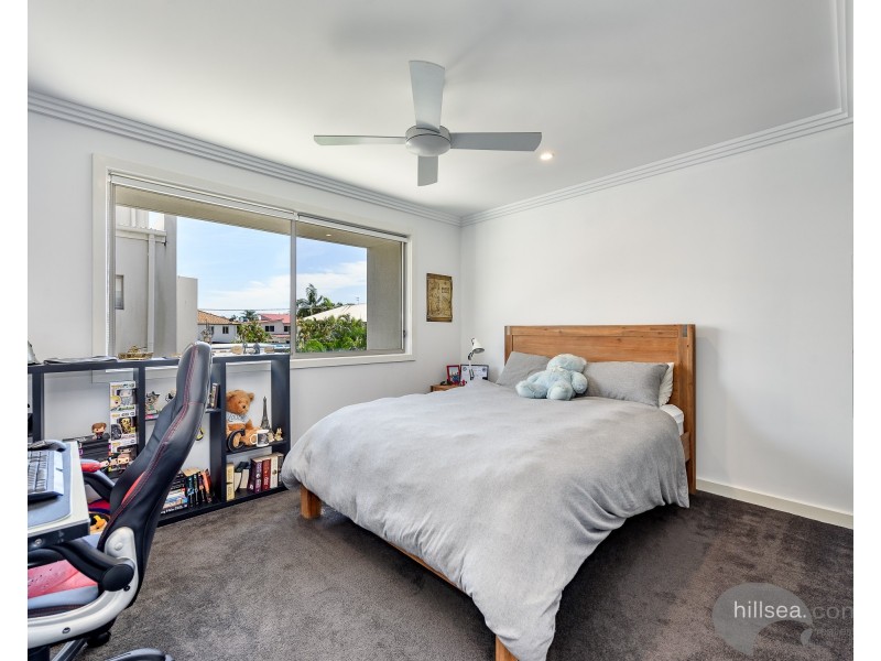 2/20 Ray Street, Runaway Bay QLD 4216