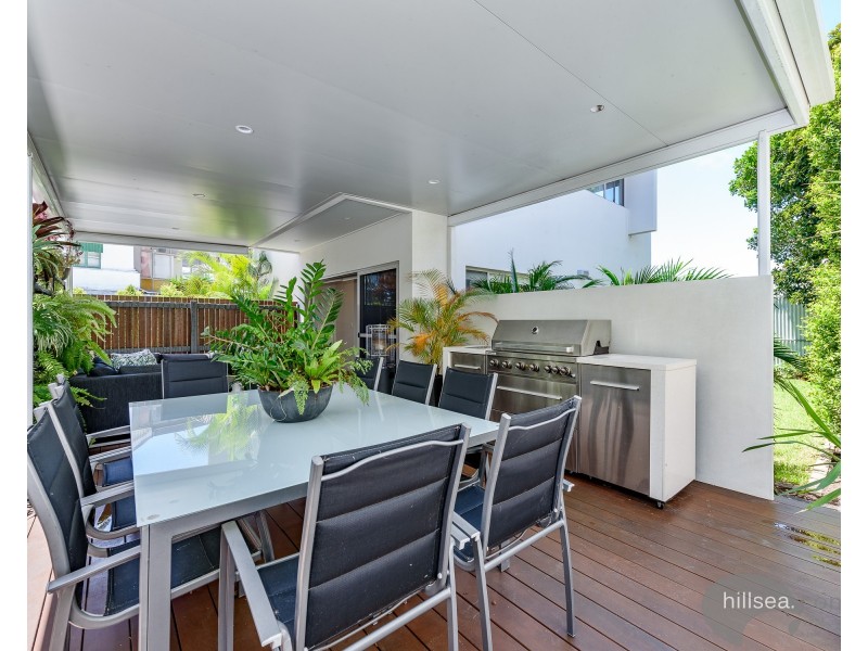 2/20 Ray Street, Runaway Bay QLD 4216
