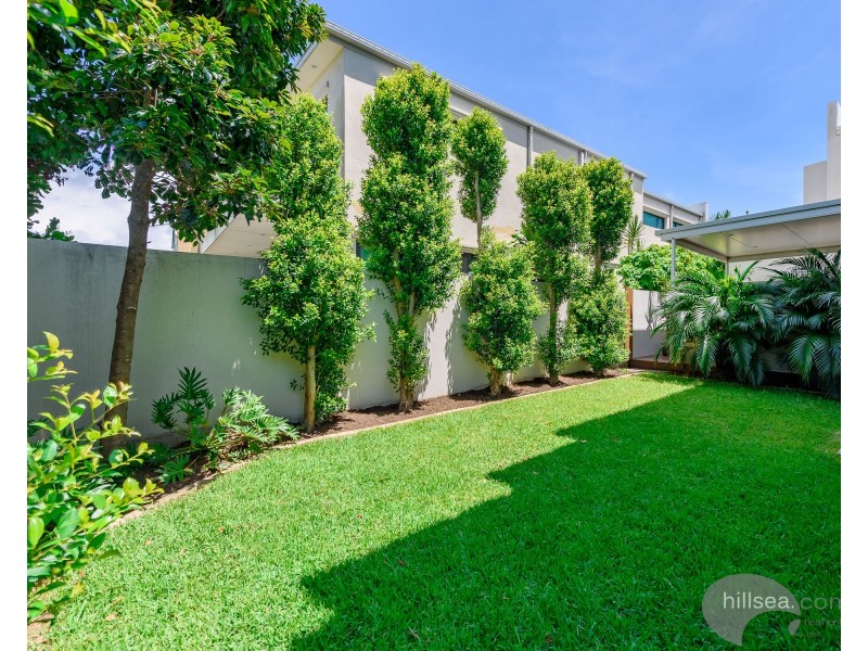2/20 Ray Street, Runaway Bay QLD 4216