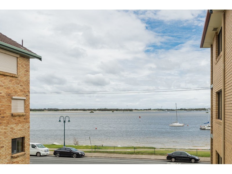 7/250 Marine Parade, Labrador QLD 4215