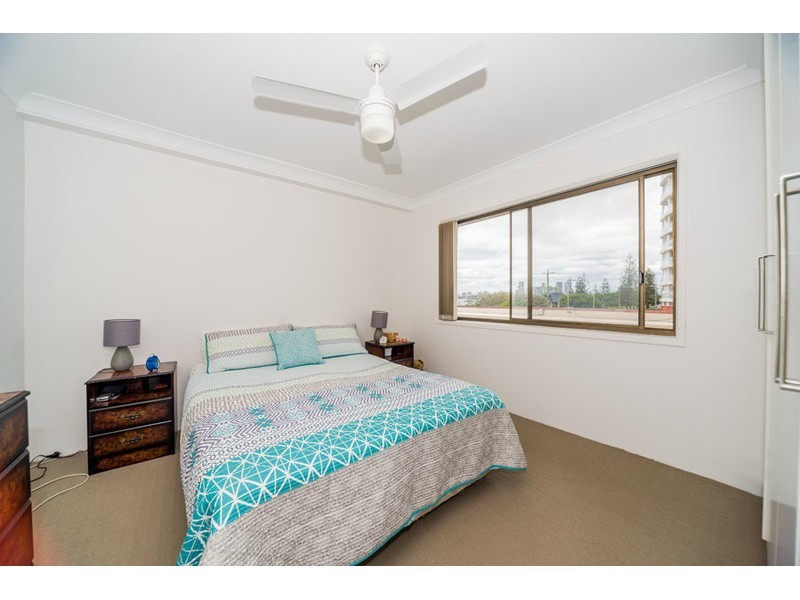 7/250 Marine Parade, Labrador QLD 4215