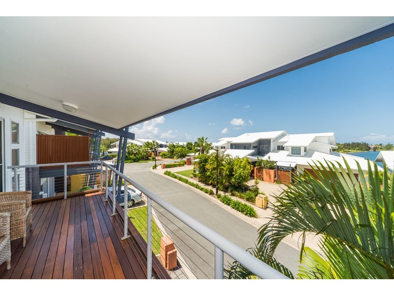 73/181 Lae Drive, Coombabah QLD 4216