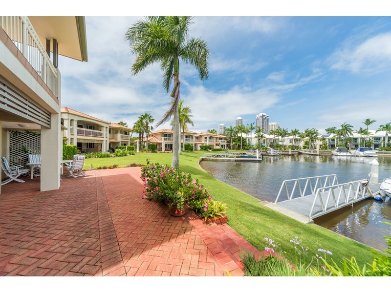 42/76 Bayview Street, Runaway Bay QLD 4216