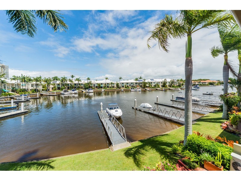 42/76 Bayview Street, Runaway Bay QLD 4216