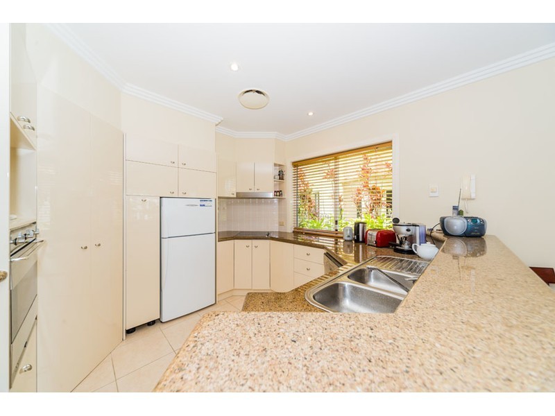 42/76 Bayview Street, Runaway Bay QLD 4216
