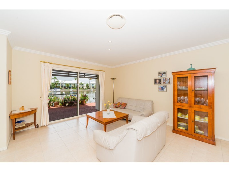 42/76 Bayview Street, Runaway Bay QLD 4216