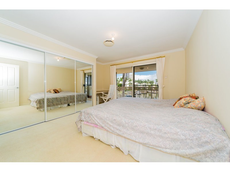 42/76 Bayview Street, Runaway Bay QLD 4216