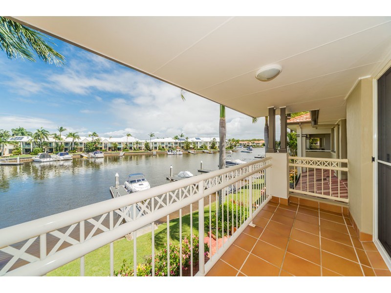 42/76 Bayview Street, Runaway Bay QLD 4216