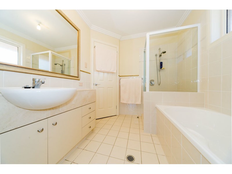 42/76 Bayview Street, Runaway Bay QLD 4216