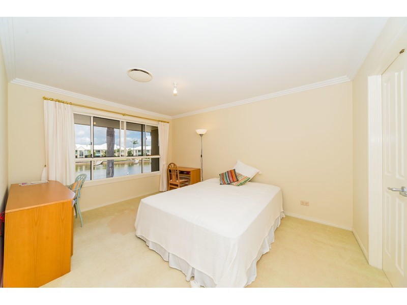 42/76 Bayview Street, Runaway Bay QLD 4216