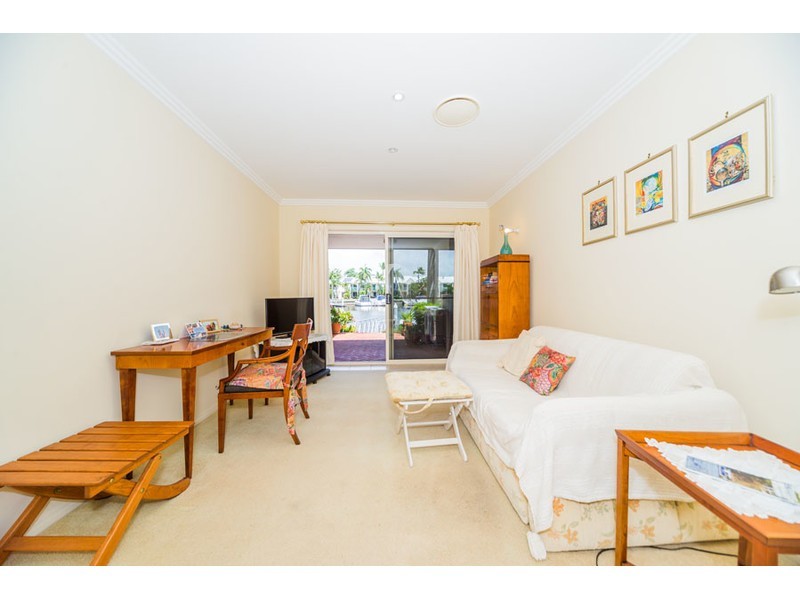 42/76 Bayview Street, Runaway Bay QLD 4216