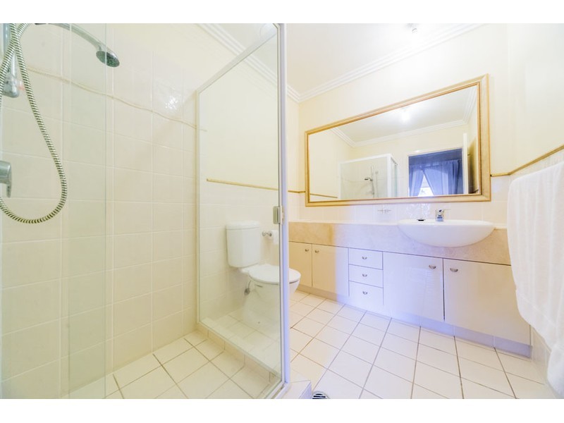 42/76 Bayview Street, Runaway Bay QLD 4216