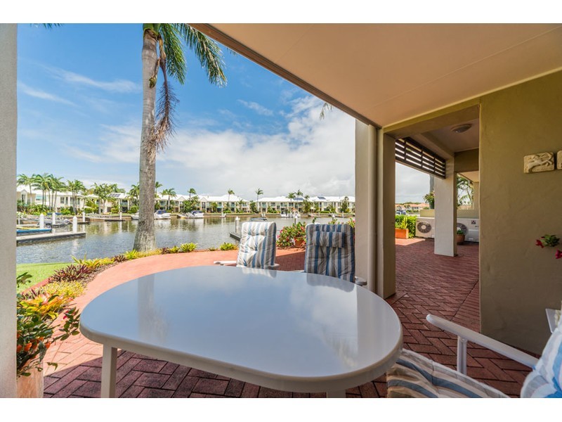 42/76 Bayview Street, Runaway Bay QLD 4216