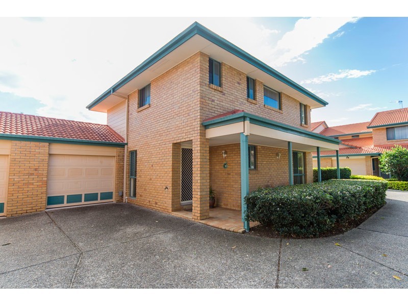 2/15 Gordon Street, Labrador QLD 4215