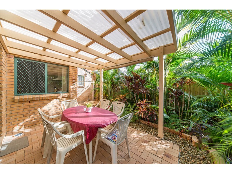 2/15 Gordon Street, Labrador QLD 4215