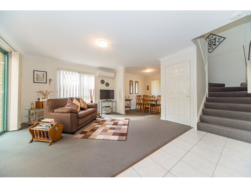 2/15 Gordon Street, Labrador QLD 4215