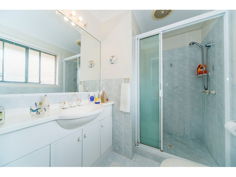 2/15 Gordon Street, Labrador QLD 4215