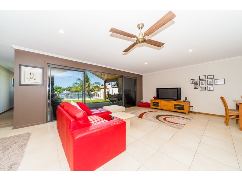 7 Jennifer Avenue, Runaway Bay QLD 4216