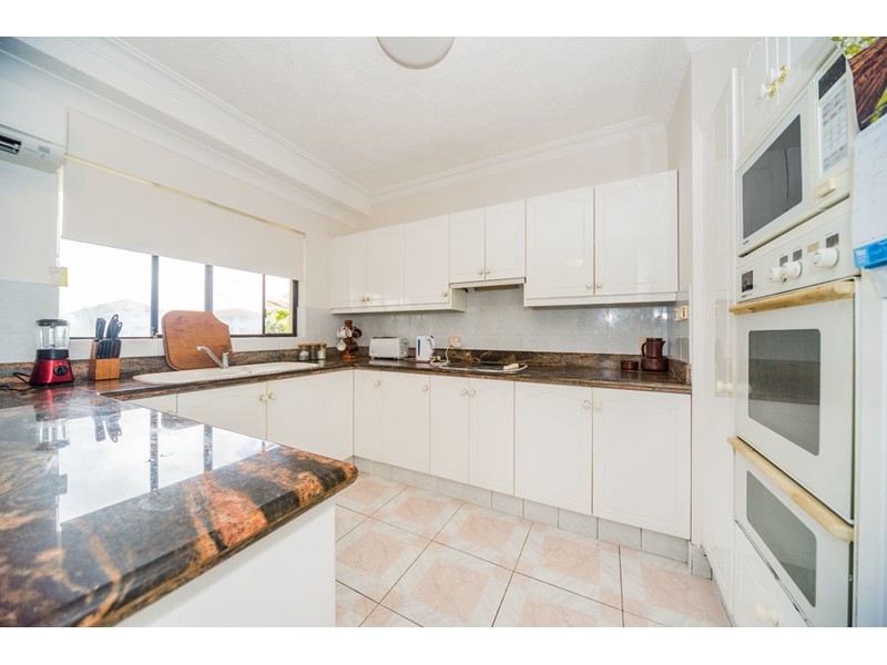 6/12 Canal Avenue, Runaway Bay QLD 4216