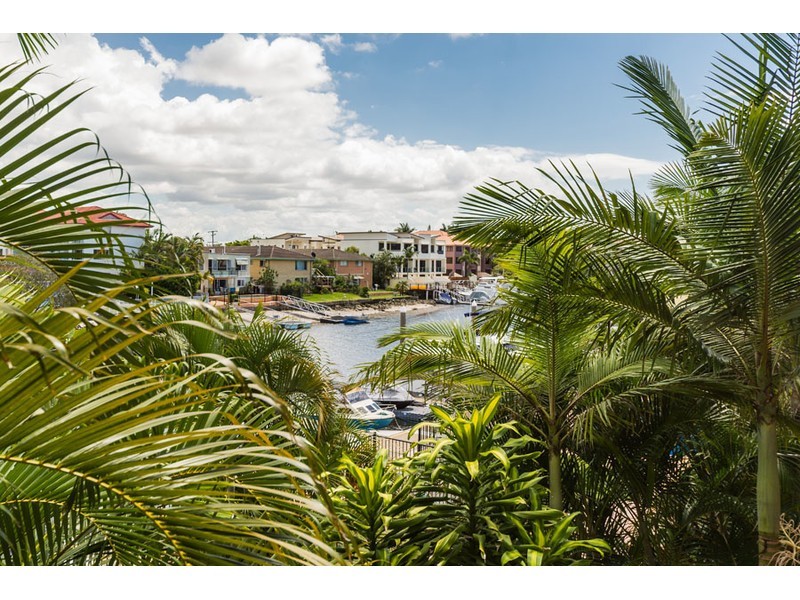 6/12 Canal Avenue, Runaway Bay QLD 4216