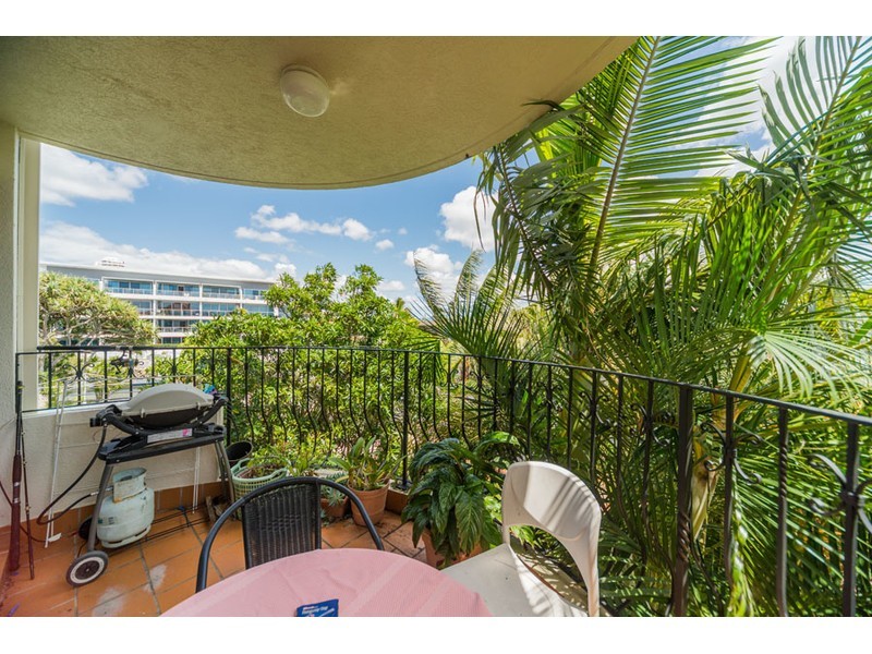6/12 Canal Avenue, Runaway Bay QLD 4216
