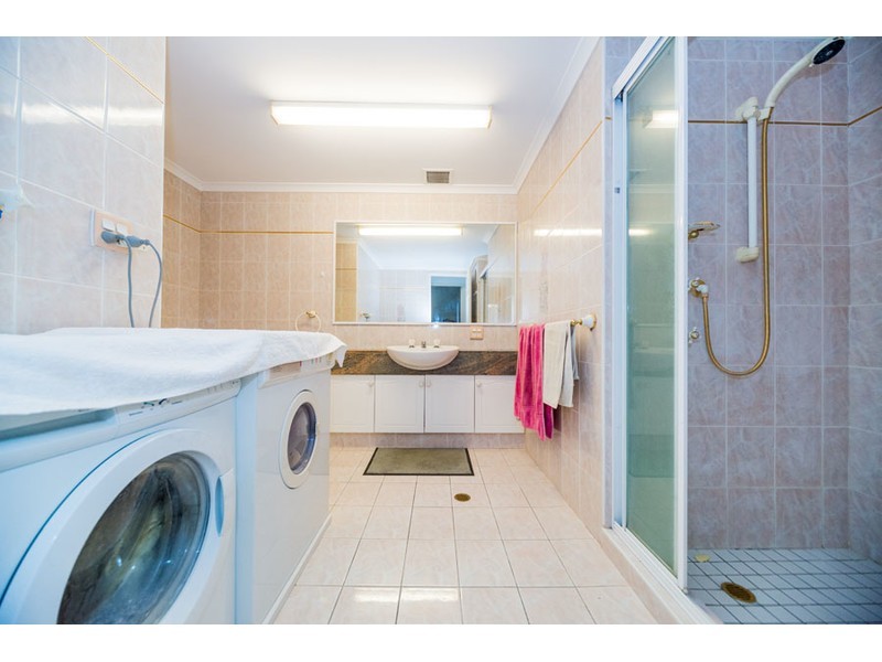 6/12 Canal Avenue, Runaway Bay QLD 4216