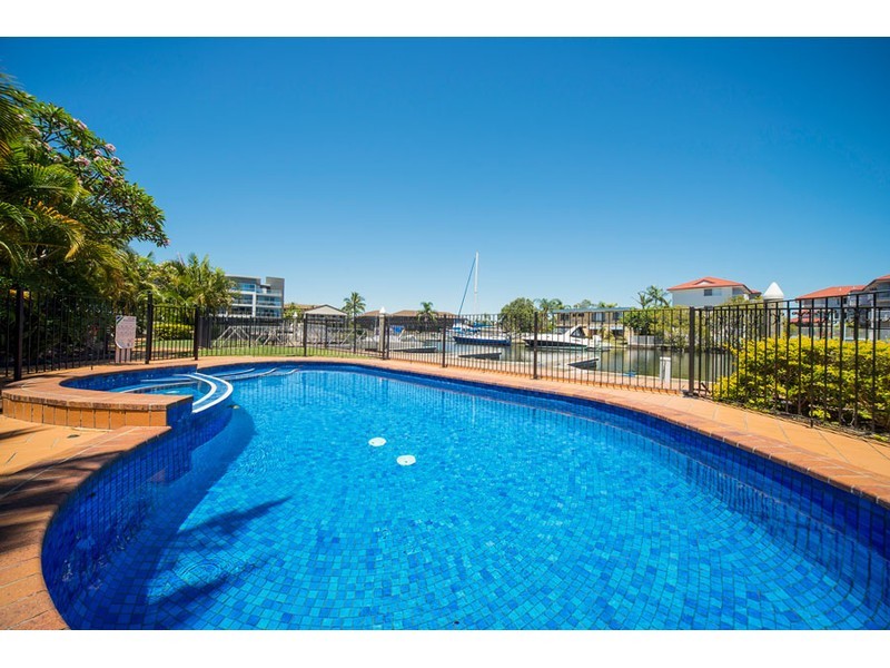 6/12 Canal Avenue, Runaway Bay QLD 4216