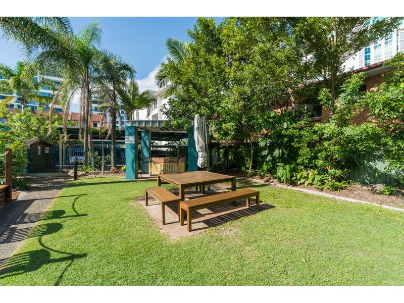 15/125 Frank Street, Labrador QLD 4215