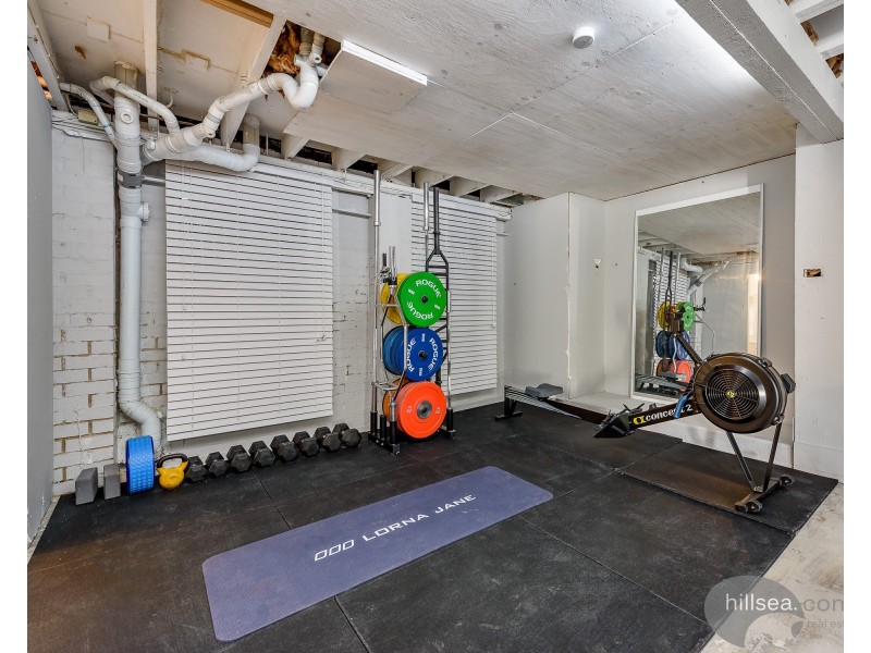 5 Clifton Street, Biggera Waters QLD 4216