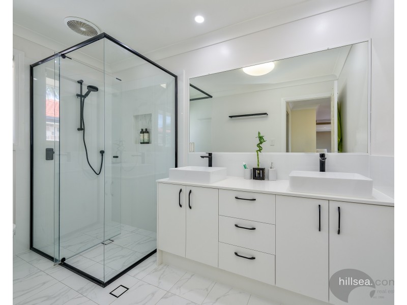 4 Thyme Court, Runaway Bay QLD 4216