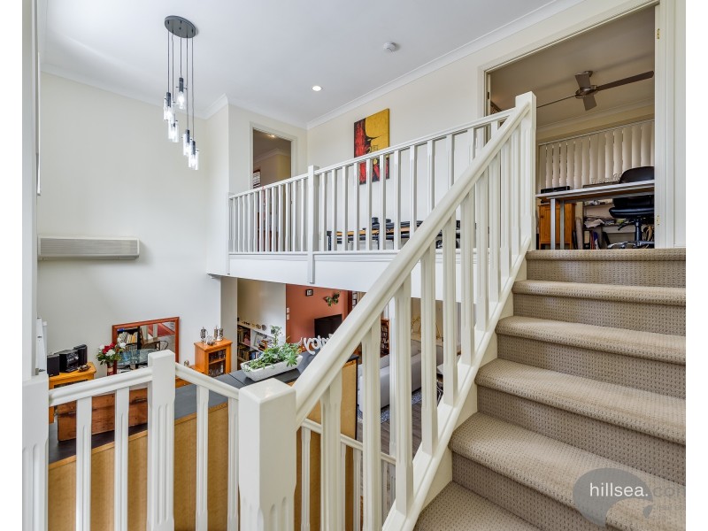 4 Thyme Court, Runaway Bay QLD 4216