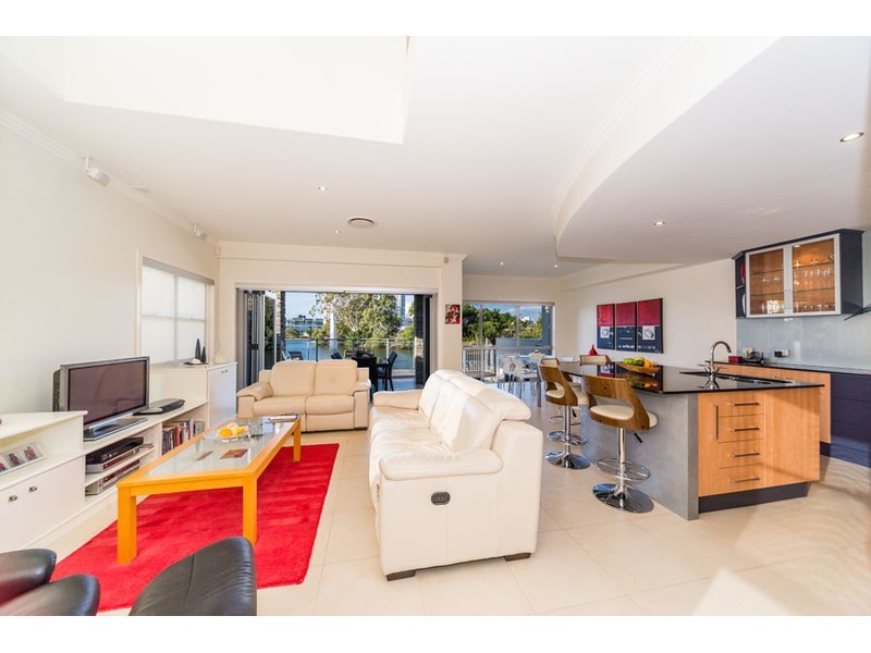 1/5 Sophia Avenue, Biggera Waters QLD 4216