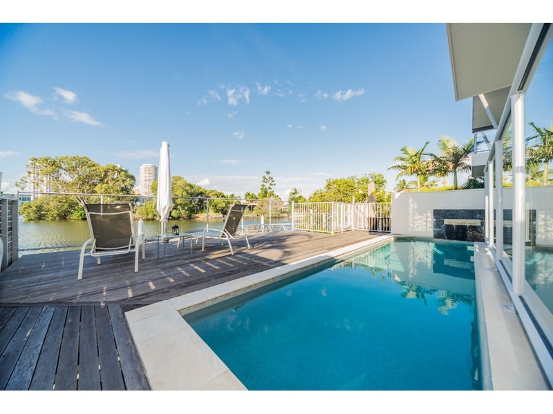 1/5 Sophia Avenue, Biggera Waters QLD 4216